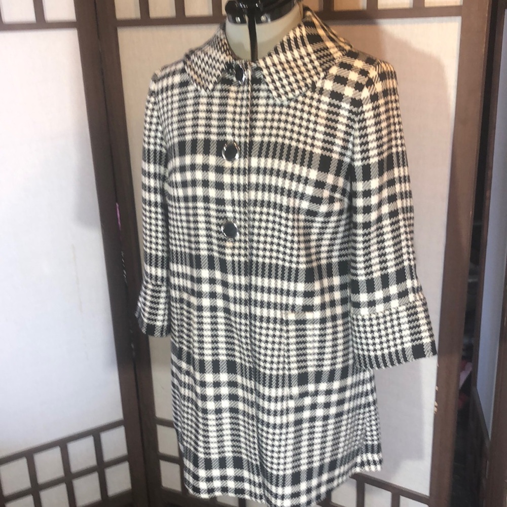 Catherine 's BLACK & WHITE HOUNDSTOOTH DESIGN BUTTON UP JACKET SIZE' Medium